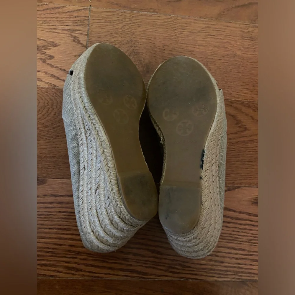 Tory Burch Fillipa Tan Wedges with Peep-Toe Design - Picture 6 of 9